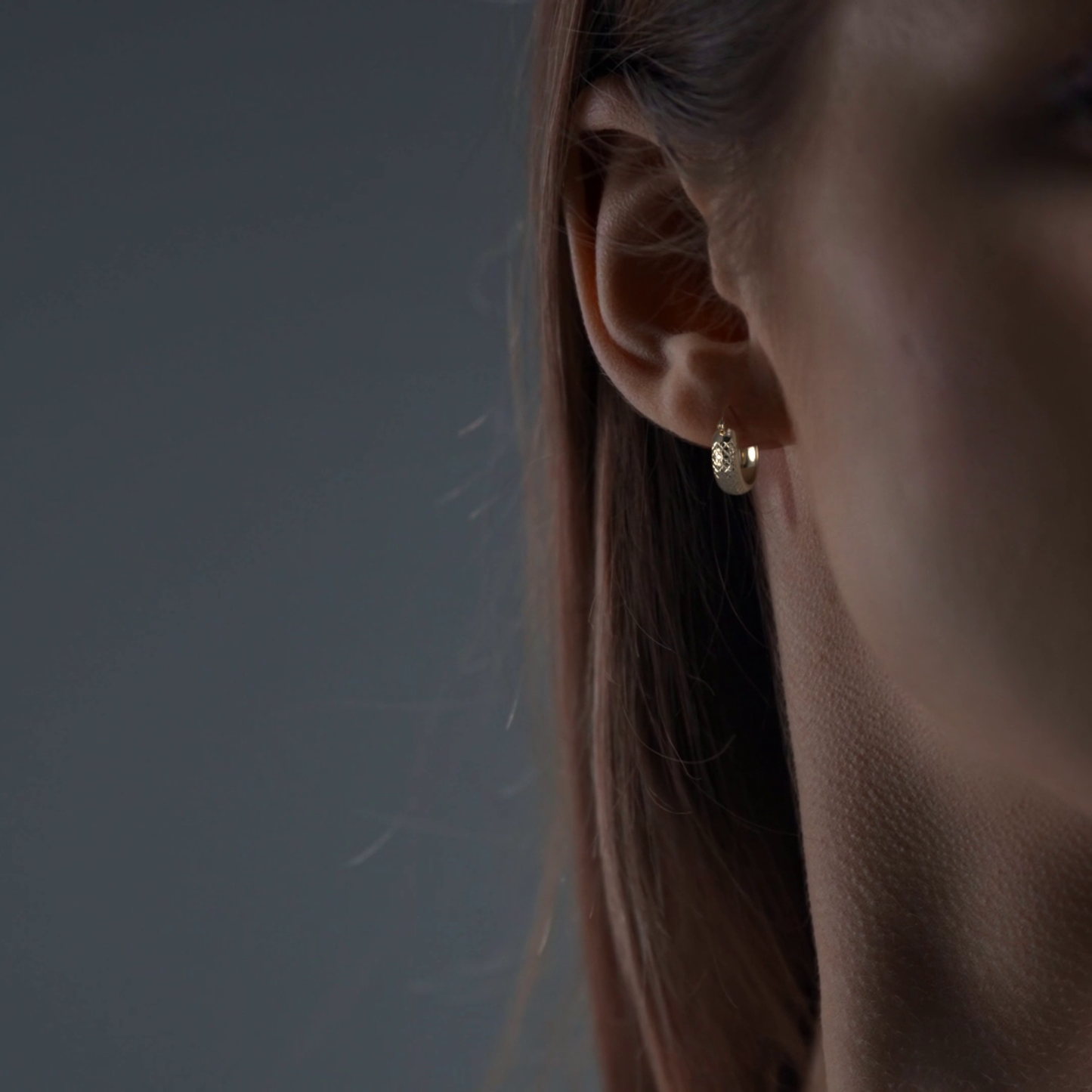 Arracada Diamantada Bangle De Oro 10k Estilo Panal, 6mm