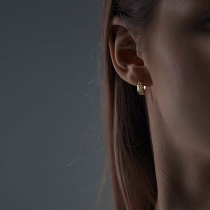 Arracada Diamantada Bangle De Oro 10k Estilo Panal, 6mm