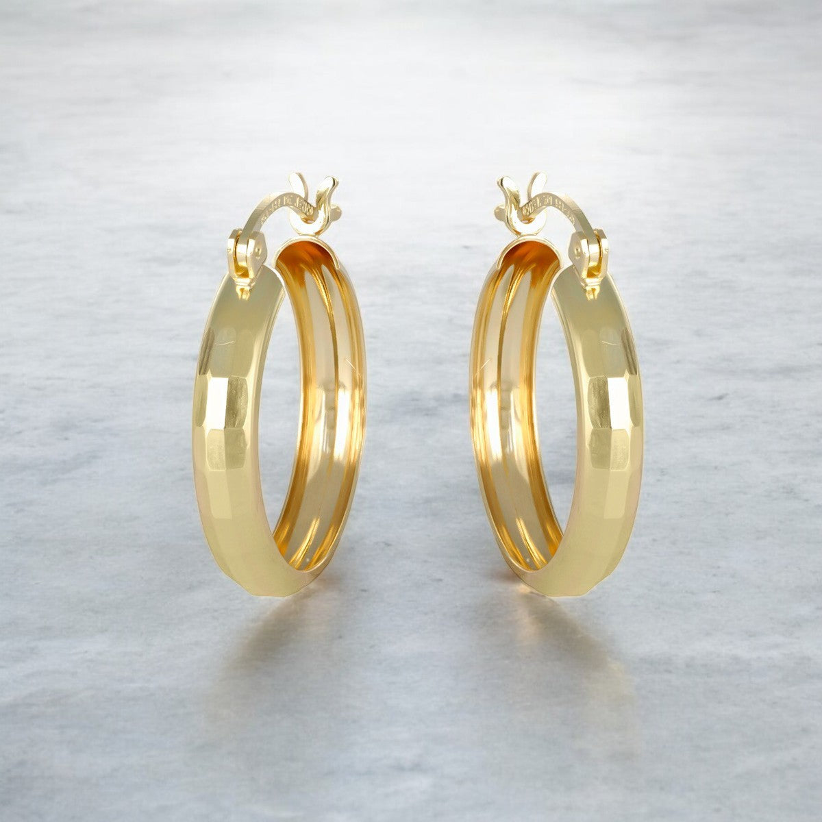 Arracada Bangle De Oro 10k Diamantado Domino, 4mm de Ancho