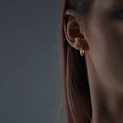 Arracada Diamantada Bangle De Oro 10k Estilo Panal, 4mm de Ancho