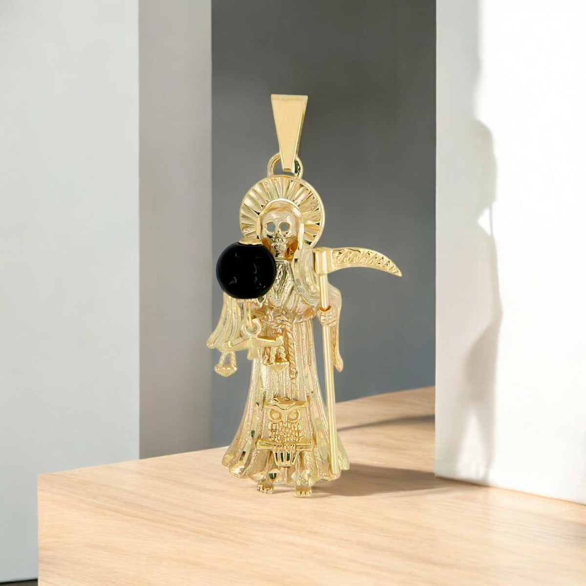 Dije De Oro 10k La Santa Muerte Con Piedra Ónix 4 Cm