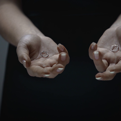 Arete Arracada Diamantada con tubos torcidos De Plata Ley 925 Para Mujer