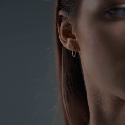 Arete Arracada Diamantada con tubos torcidos De Plata Ley 925 Para Mujer