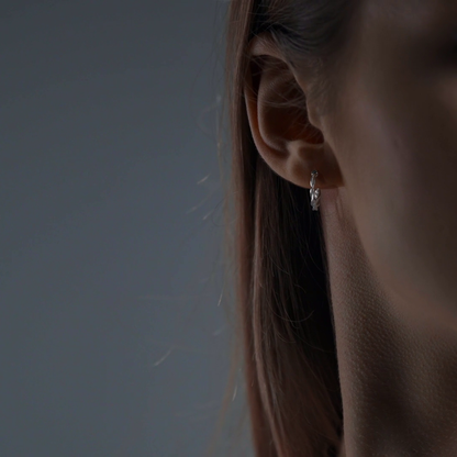 Arete Arracada Diamantada con tubos torcidos De Plata Ley 925 Para Mujer