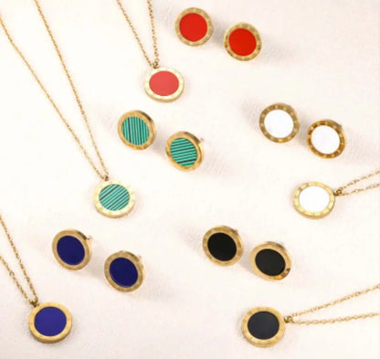 Collar y Aretes Acero Inoxidable Números Romanos Chapa Oro 10k Calenbi