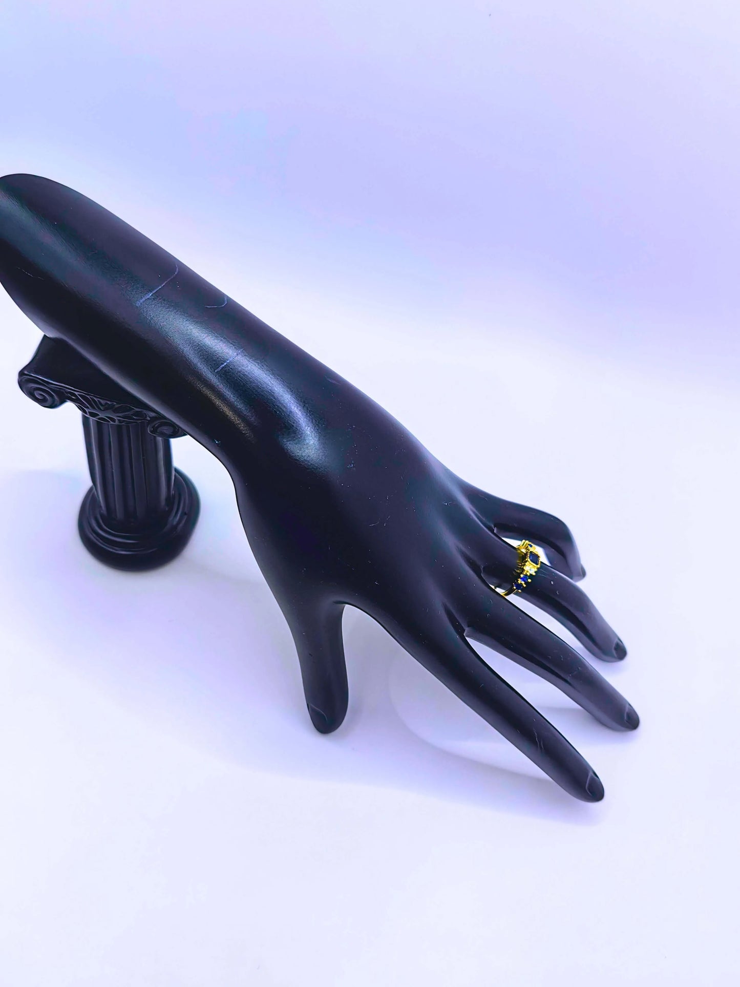 Anillo S925 Ley Circonita Azul Marino "Mirada de Reyna" Chapa Oro 12K Calenbi