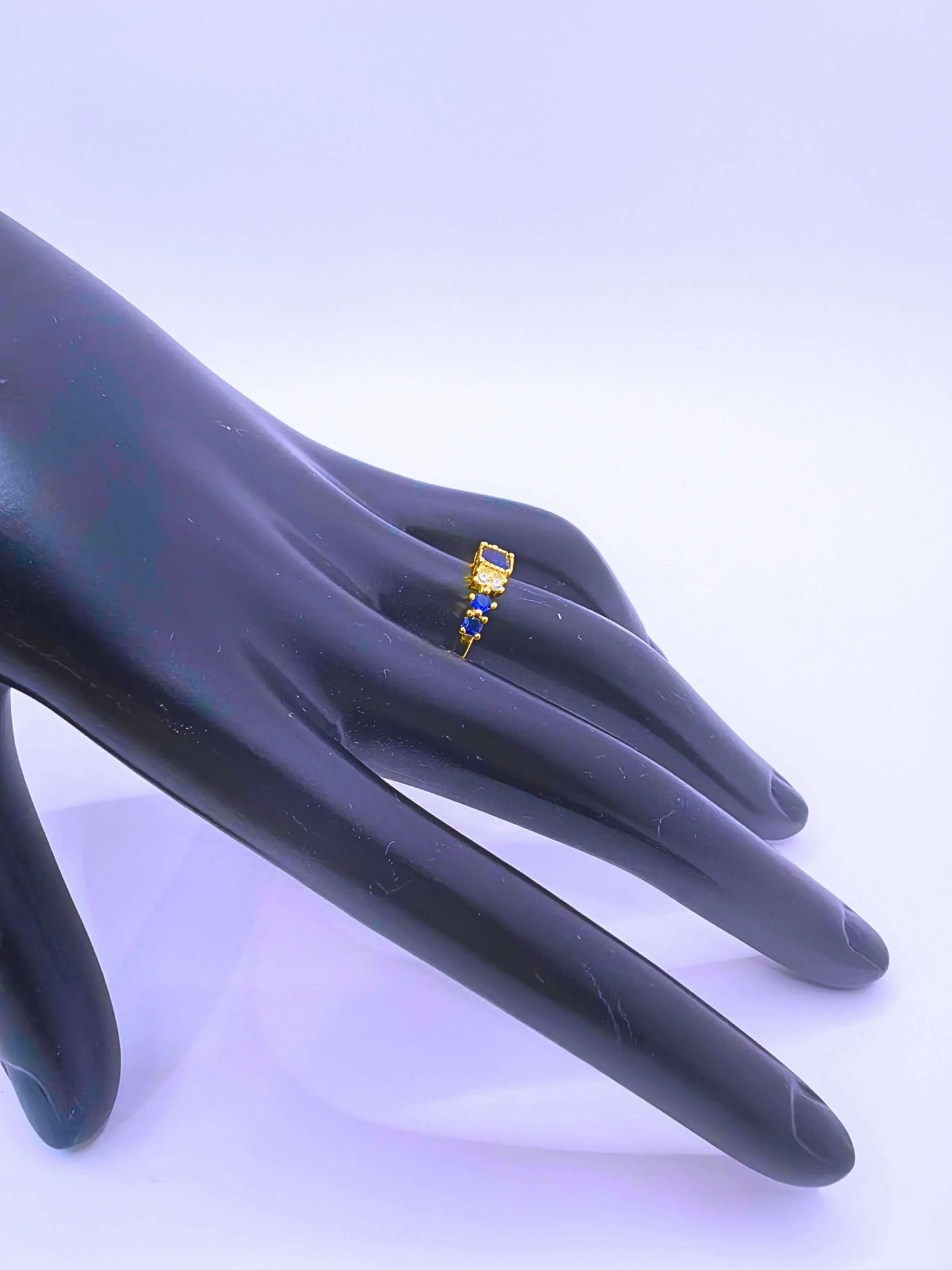 Anillo S925 Ley Circonita Azul Marino "Mirada de Reyna" Chapa Oro 12K Calenbi