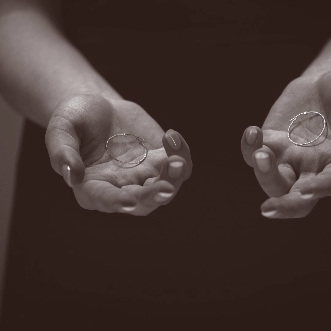 Arete Arracada Diamantada Ligera De Plata Ley 925 Para Mujer Estilo Domino