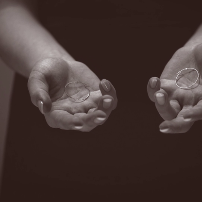 Arete Arracada Diamantada Ligera De Plata Ley 925 Para Mujer Estilo Domino