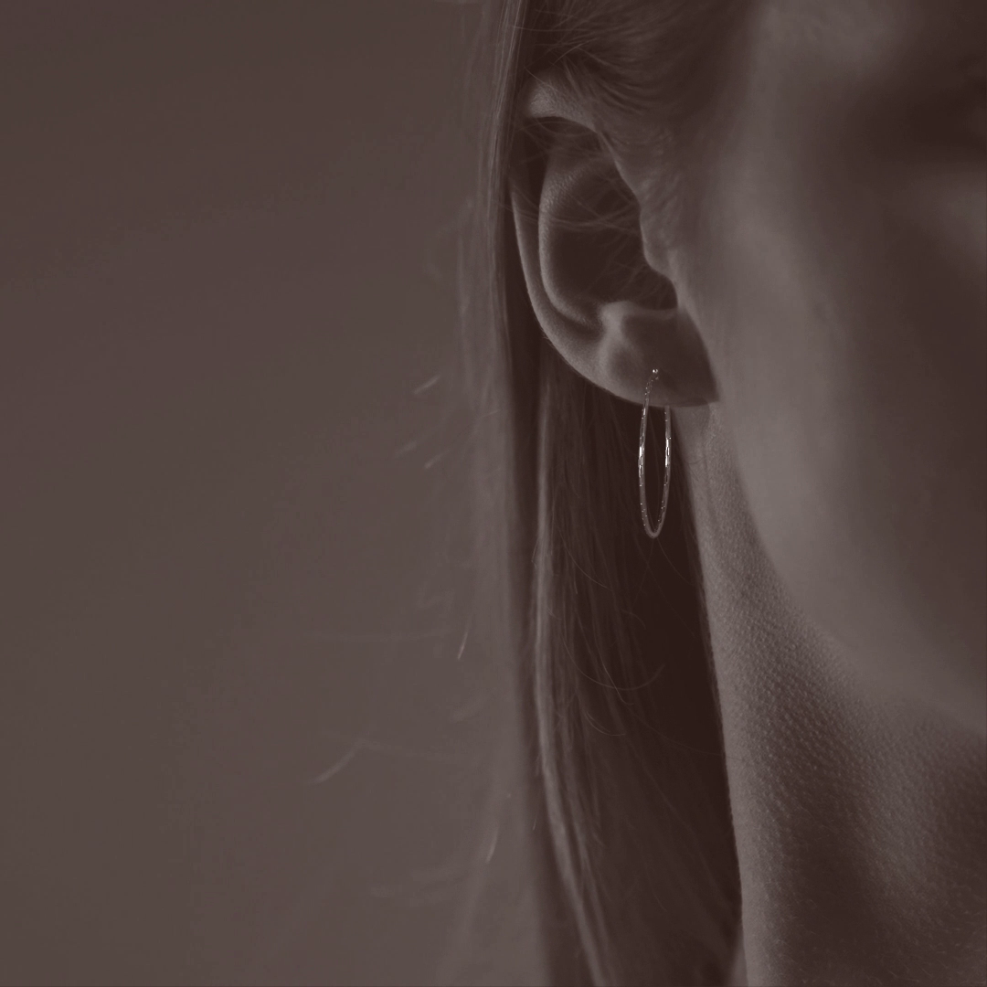 Arete Arracada Diamantada Ligera De Plata Ley 925 Para Mujer Estilo Domino